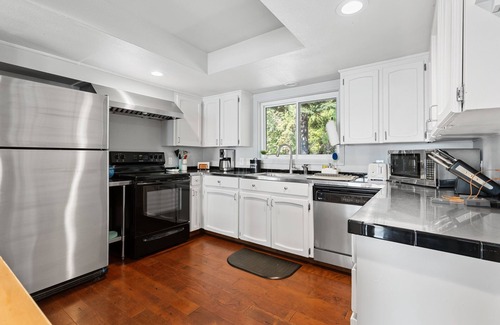 Coeur d'Alene House | Immaculate CDA Lake Views