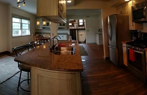 Frostburg House | ⭐️⭐️⭐️⭐️⭐️Immaculate Estate on 10 Acres, Two Ponds, 4 Bedrooms, 3 Baths, Sleeps 16!