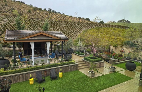 Simi Valley Apartment | Immaculately maintained Studio, with modern amenities, and great neighborhood.