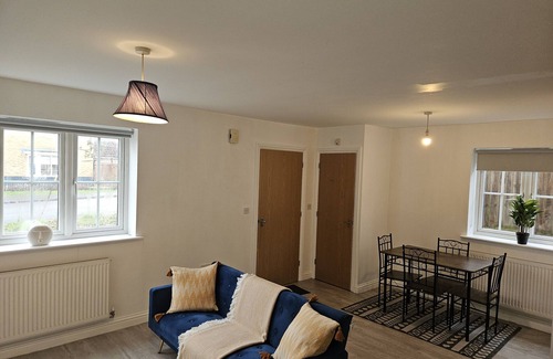 Basildon House | Impeccable 2-bed House in Basildon