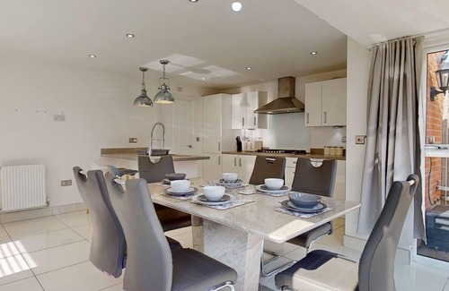 Stanford-le-Hope House | Impeccable 4-Bed House in Stanford-le-Hope