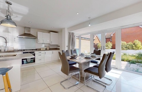 Stanford-le-Hope House | Impeccable 4-Bed House in Stanford-le-Hope