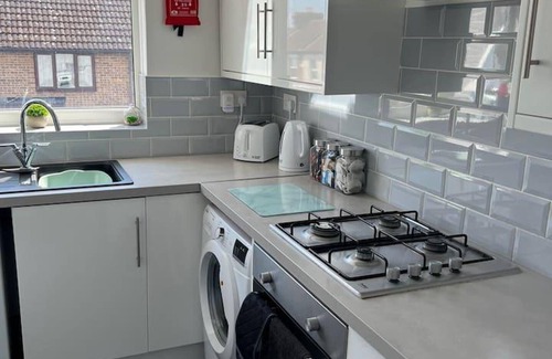 Southend-on-Sea Apartment | Impeccable 5-bed Apartment in Southend-on-sea