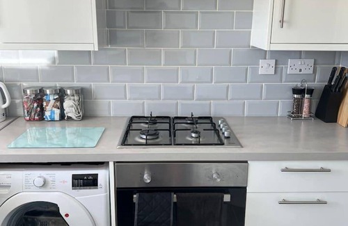 Southend-on-Sea Apartment | Impeccable 5-bed Apartment in Southend-on-sea