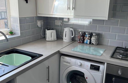 Southend-on-Sea Apartment | Impeccable 5-bed Apartment in Southend-on-sea