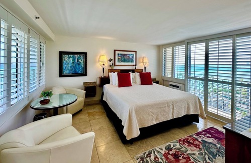Diamond Head - Kapahulu - St. Louis Hotel | Impeccable Penthouse - Ocean & Diamondhead Views