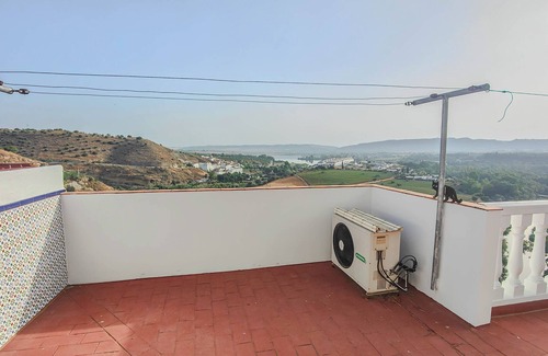 Arcos de la Frontera Cottage | In the center of Arcos, above the Guadalete river and overlooking the lake of Arcos.