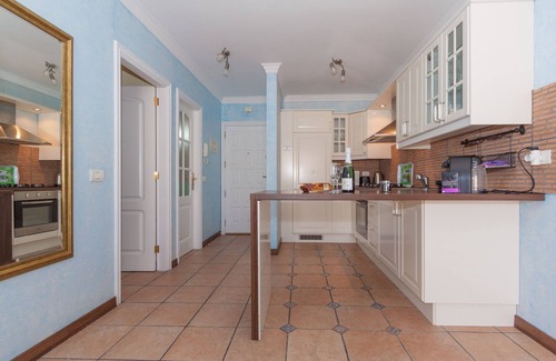 El Medano Apartment | In the center of El Médano with private hot tub, near the beach and garage place