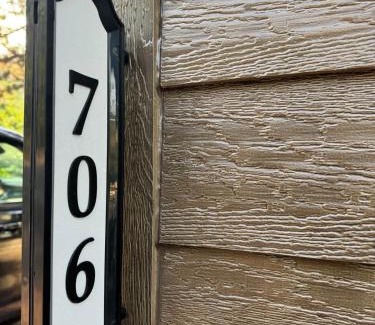 Keystone House | In the center of it all The Elkhorn Cabin
