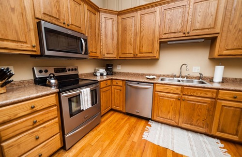 Spartanburg Apartment | In the heart of downtown Spartanburg! Literally! Steps to restaurants and shops!