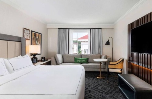 Charleston Historic District Hotel | In the Heart of Downtown Charleston! Walk to King Street, w/Outdoor Pool