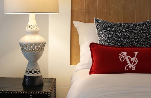 San Jose Hotel | In the Heart of Santana Row! Outdoor Pool, Valet Parking! Near Washington Park