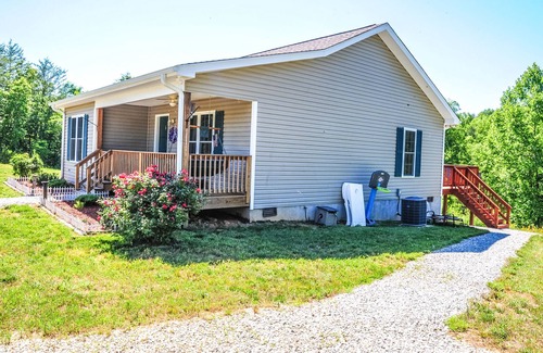 Lake Lure Cottage | In The Heart of the Blue Ridge Mts. IVYANN'S COZY COTTAGE Asheville Lake Lure