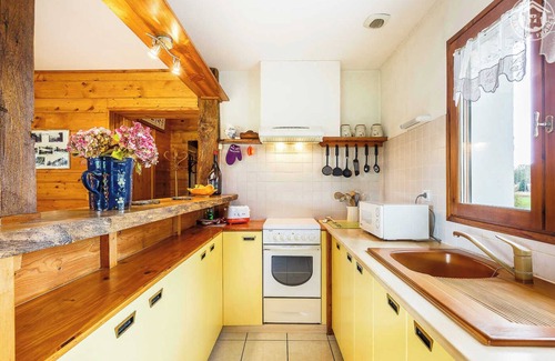 Epersy House | In the heart of the countryside, 10km from the famous spa town of Aix-les-Bains. 11 km from Lac du Bourget
