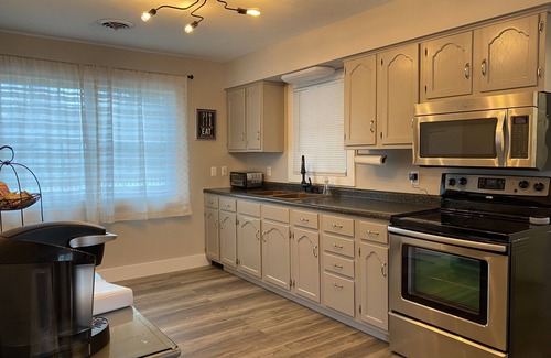 Three Oaks House | In the Heart of Three Oaks - Steps to Downtown