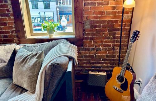 Florence Apartment | In the Heart of Town-3BR-2bath-500Mbps WiFi-4car parking-EV-boat