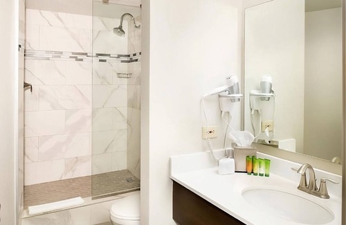 Gateway District Hotel | In the Heart of Vegas Attractions! Casino, Pool, Game Room, Near Mob Museum!