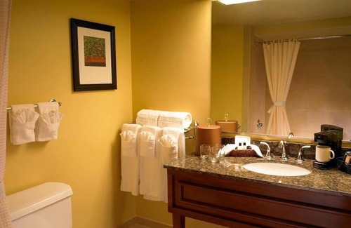 Laughlin House | In the Middle of It All! 4 Spacious Units, Game Rooms, Casino, Onsite Dining!