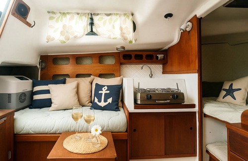 Trosso Boat Rental | In the middle of city life - on a small boat in Karlskrona