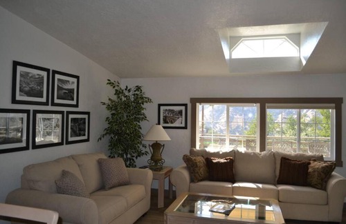 Three Rivers House | In The Oaks