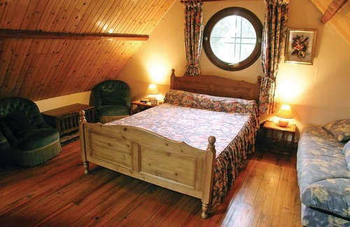 Inxent Apartment | In the Vallée de la Course valley, this vacation home is located on the owner's cattle farm.