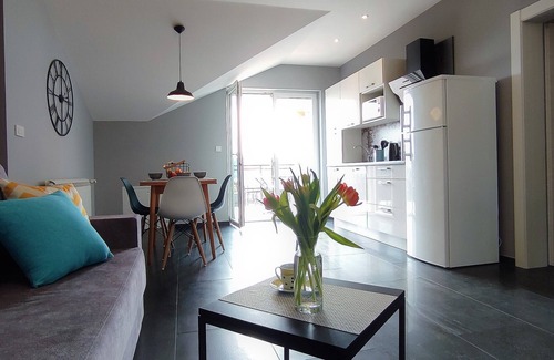 Bakar Apartment | In The Zone - Smile 4