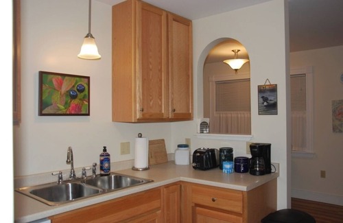 Bar Harbor Apartment | In-Town Bar Harbor, One Bedroom, Huckleberry Suit