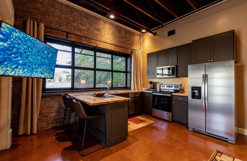 Laurel Apartment | Incognito #1: Located Steps from the Scotsman General Store - Downtown Laurel