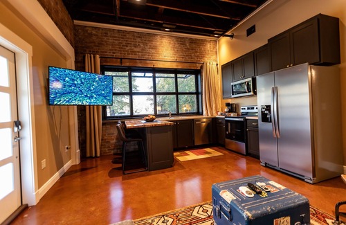 Laurel Apartment | Incognito #1: Located Steps from the Scotsman General Store - Downtown Laurel