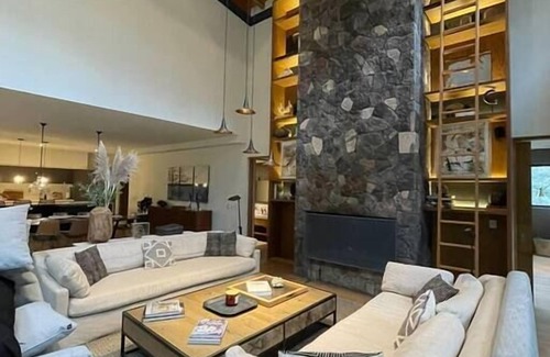 Avandaro House | Incomparable House with Jacuzzi and Patio