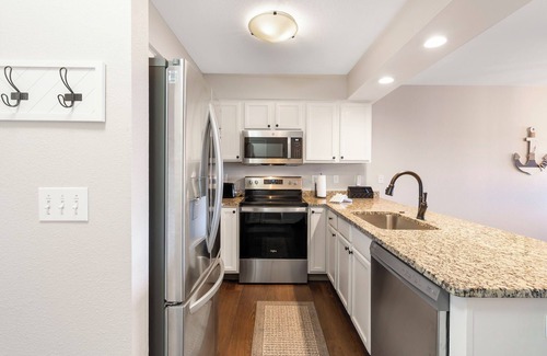 Indian Point Condo | Incredible 1 Bd Lake Condo with Resort Perks & Ticket Discounts!