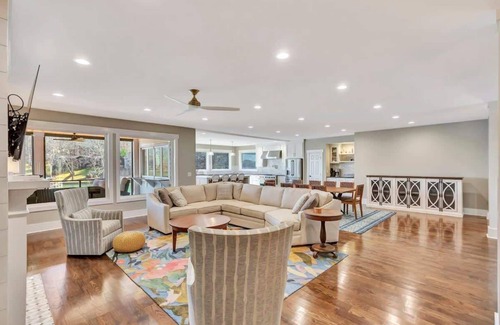 Seneca House | Incredible 10 BR home with pool