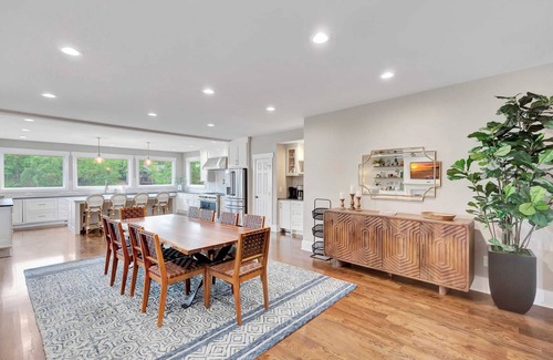 Seneca House | Incredible 10 BR home with pool