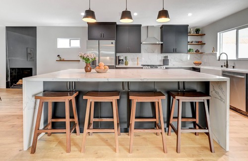 Paradise Villa | Incredible Modern Home, Comfortable/Stylish, Located Minutes From The Strip!