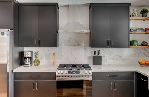 Paradise Villa | Incredible Modern Home, Comfortable/Stylish, Located Minutes From The Strip!