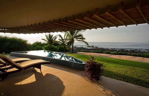 Troncones Villa | Incredible beachfront villa in Troncones