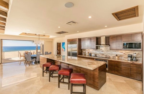 Los Cangrejos II y III Condo | Incredible Oceanfront Penthouse at Ocean Club Residences - Four Bed, Five Bath