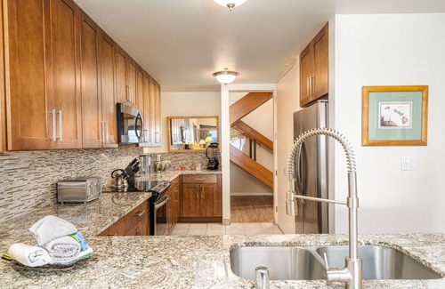 Kahana Condo | Incredible Oceanfront Corner Penthouse, 3B/3Ba, 2700 sq ft, NEW remodel!