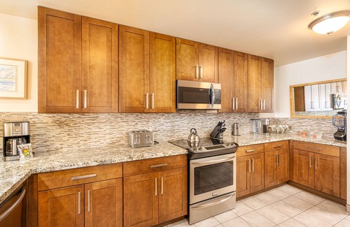Kahana Condo | Incredible Oceanfront Corner Penthouse, 3B/3Ba, 2700 sq ft, NEW remodel!