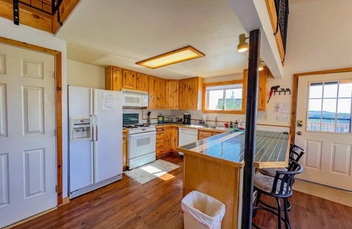 Red Lodge House | Incredible Views - Sleeps 19 People- Perfectly Situated Between Red Lodge Mountain and Downtown!