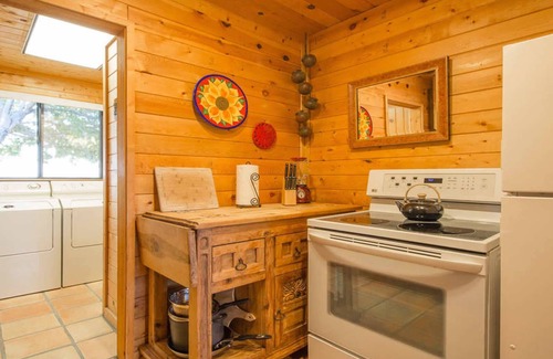 Indian Cove Cabin | Indian Cove Ranch, Joshua Tree on the Border of National Park-Hot Tub-Pool-WiFi