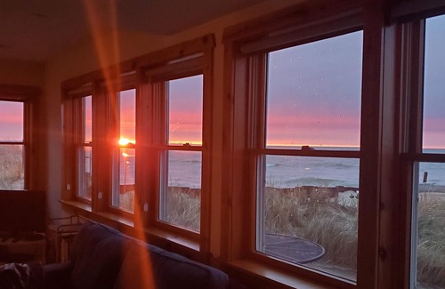 Porter Beach Cottage | Indiana Dunes 2-Bedroom Beach Rental