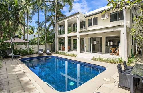 Port Douglas House | Indirah on the Beach - 5 Bedroom Beachfront House
