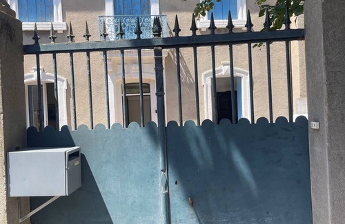 Saint-Andre-de-Sangonis Apartment | Individual bedroom and bathroom, entrance and garden