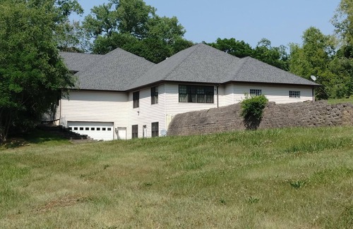 Centreville House | Indoor Pool, Hot tub, Sauna, Private Gated area, 5 acres.