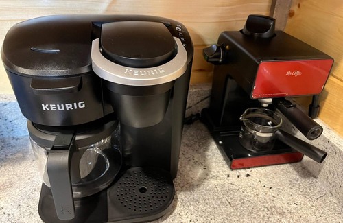 Pigeon Forge Cabin | Indoor Private Pool! Hot Tub! Near Parkway Dollywood and minutes to Attractions