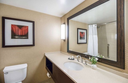 Los Angeles Resort | Indulge in Home-Like Comfort! 3 Comfortable Units, Pets are Allowed, Shuttle!
