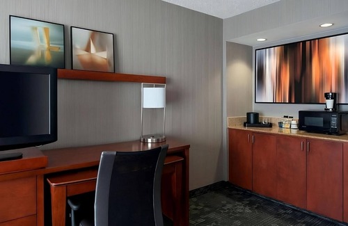 Torrance Hotel | Indulge in Home-Like Comfort! 3 Convenient Units, Minutes From Redondo Beach