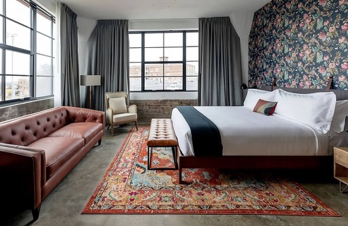 South Main Historic District Hotel | Indulge in Opulent Comfort! Pets Allowed, Minutes to Memphis Music Hall of Fame