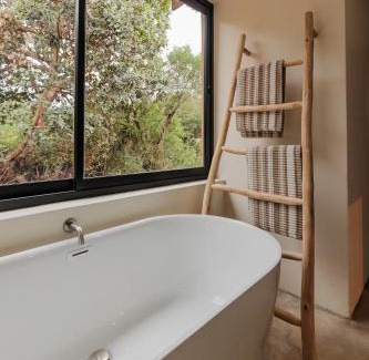 Sidbury Cabin | Induli Lodge - Amakhala Game Reserve